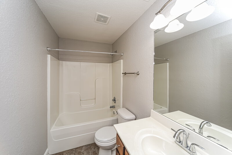 1,995/Mo, 4216 Blake Circle Olive Branch, MS 38654 Bathroom View