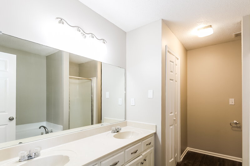 2,350/Mo, 9194 Kaitlyn Dr S Walls, MS 38680 Main Bathroom View