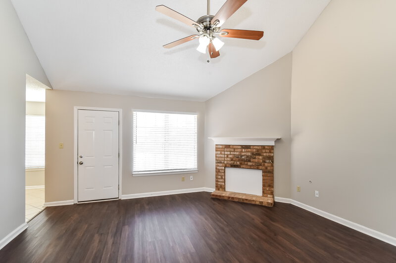 1,530/Mo, 7082 Hampton Dr Horn Lake, MS 38637 Living Room View