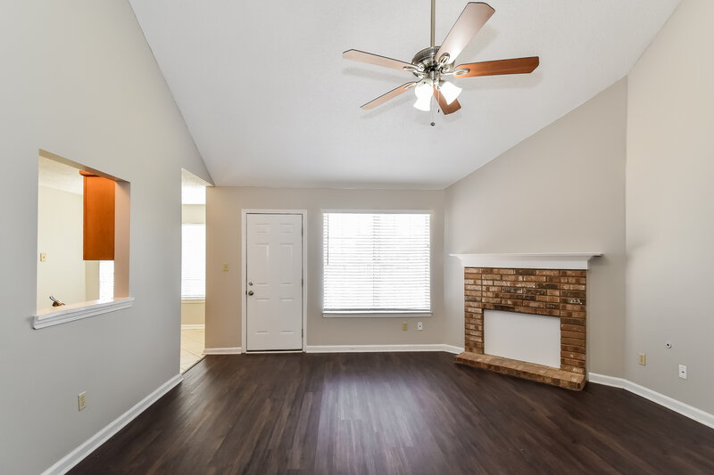 1,530/Mo, 7082 Hampton Dr Horn Lake, MS 38637 Living Room View 2