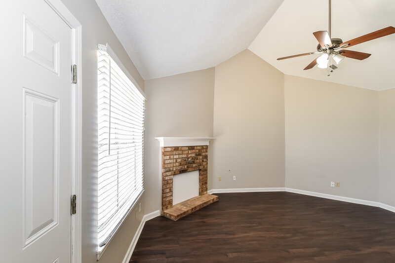 1,530/Mo, 7082 Hampton Dr Horn Lake, MS 38637 Living Room View 3