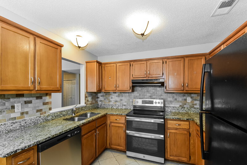 1,530/Mo, 7082 Hampton Dr Horn Lake, MS 38637 Kitchen View 2