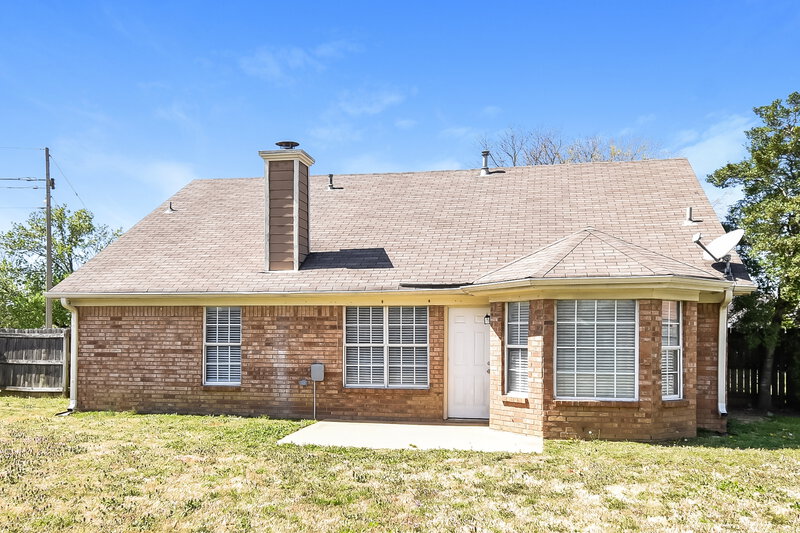 1,530/Mo, 7082 Hampton Dr Horn Lake, MS 38637 Rear View