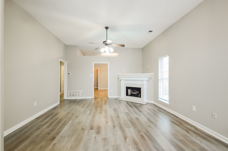 1,815/Mo, 649 Grant Dr Southaven, MS 38671 Living Room View 2