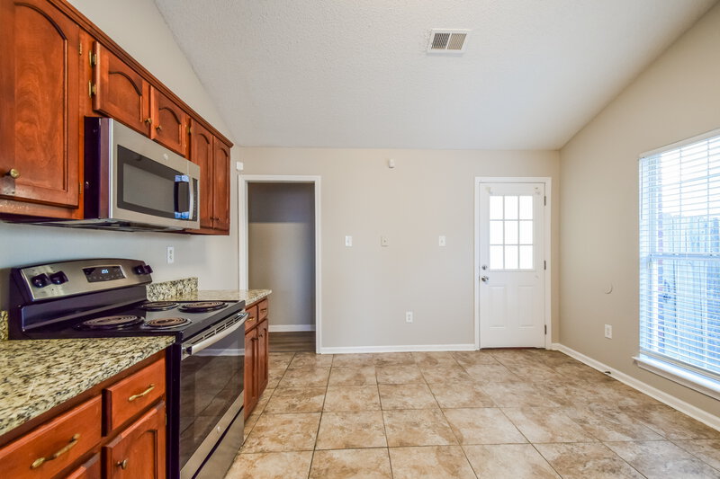 1,815/Mo, 649 Grant Dr Southaven, MS 38671 Kitchen View 2