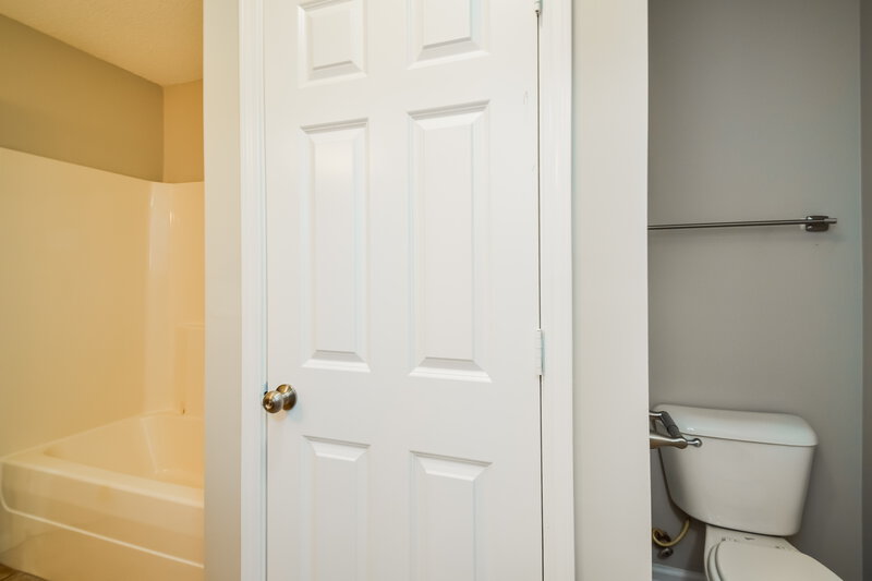 1,815/Mo, 649 Grant Dr Southaven, MS 38671 Main Bathroom View