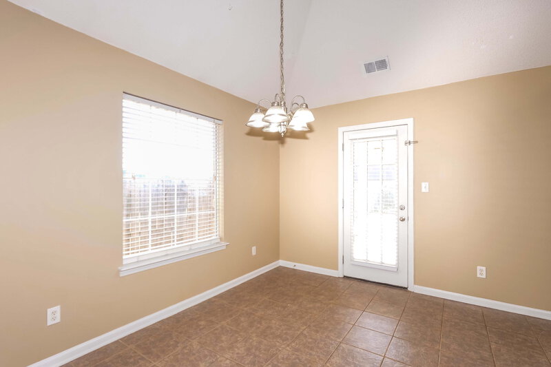 1,725/Mo, 7787 Allen Ridge Ln Olive Branch, MS 38654 Dining Room View