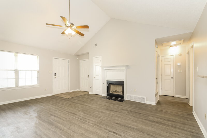 1,630/Mo, 2916 Churchwell Dr Horn Lake, MS 38637 Living Room View 2