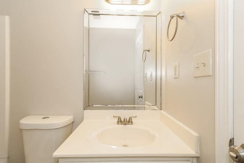 1,630/Mo, 2916 Churchwell Dr Horn Lake, MS 38637 Bathroom View