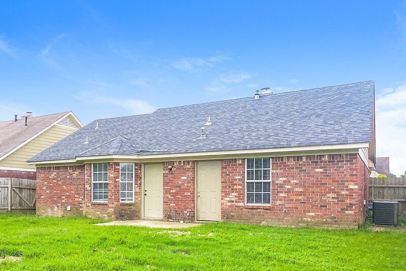 1,630/Mo, 2916 Churchwell Dr Horn Lake, MS 38637 Rear View