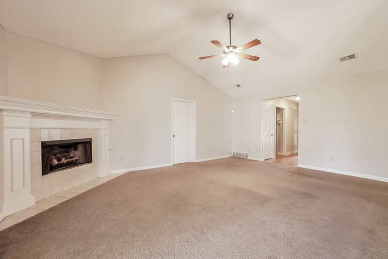 2,090/Mo, 7394 Paddock Cove Southaven, MS 38671 Living Room View