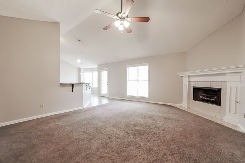 2,090/Mo, 7394 Paddock Cove Southaven, MS 38671 Living Room View 2