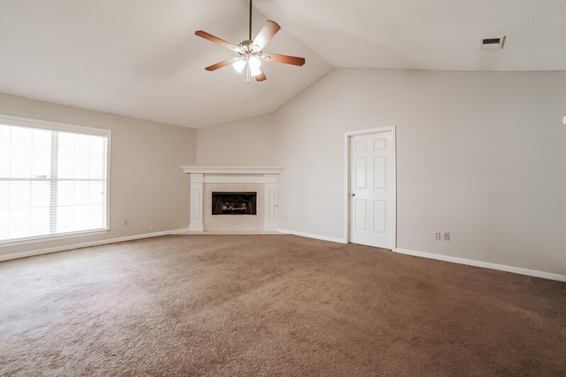 2,090/Mo, 7394 Paddock Cove Southaven, MS 38671 Living Room View 3