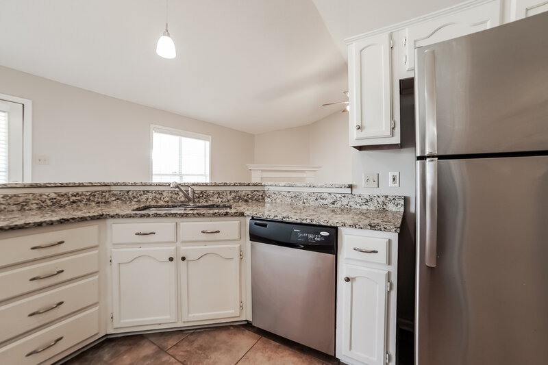 2,090/Mo, 7394 Paddock Cove Southaven, MS 38671 Kitchen View 2