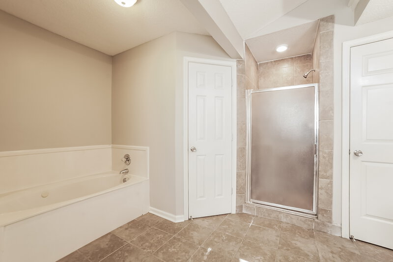 2,090/Mo, 7394 Paddock Cove Southaven, MS 38671 Main Bathroom View