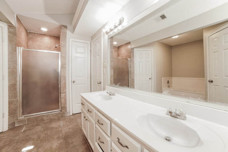 2,090/Mo, 7394 Paddock Cove Southaven, MS 38671 Main Bathroom View 2