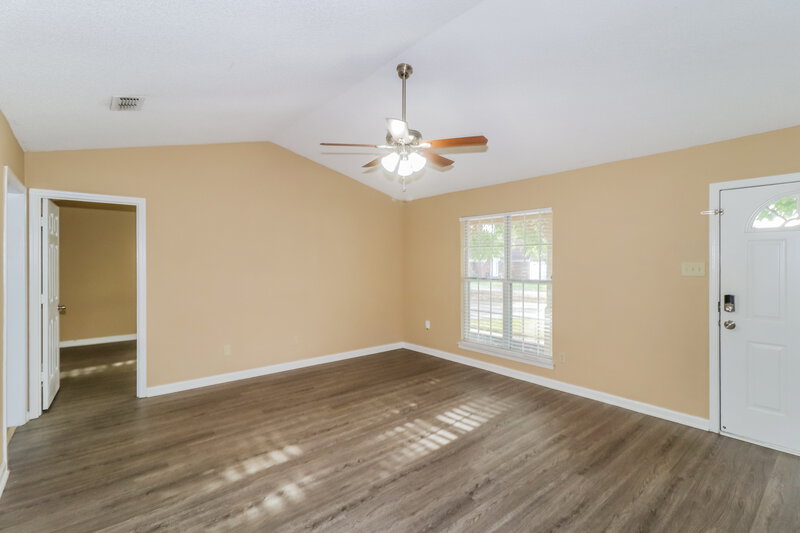 1,710/Mo, 7390 Paddock Cove Southaven, MS 38671 Living Room View 2