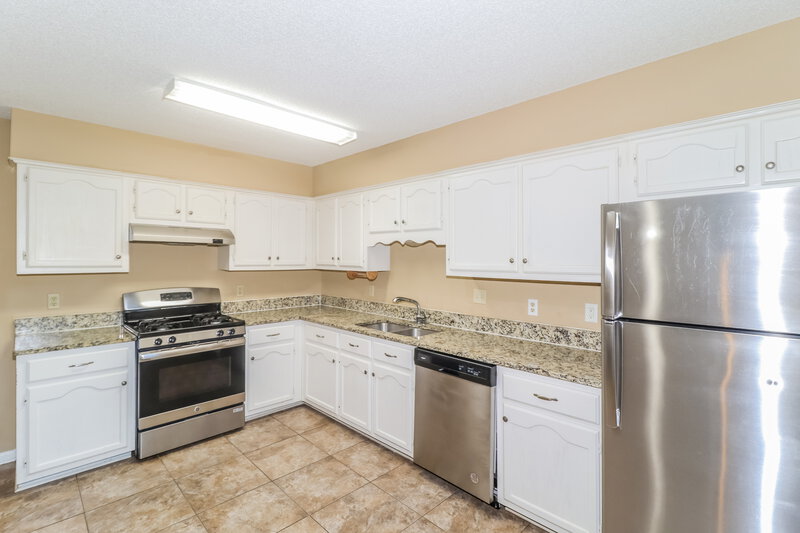 1,710/Mo, 7390 Paddock Cove Southaven, MS 38671 Kitchen View 2
