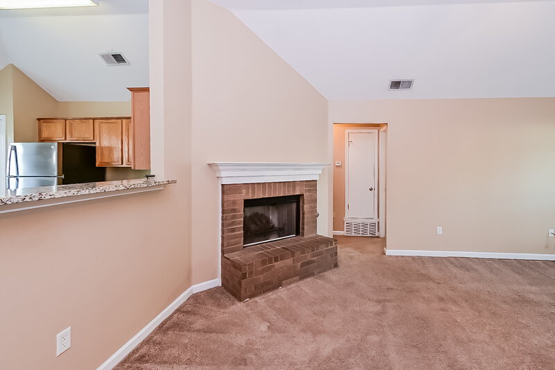 1,680/Mo, 12621 Fox Run Cove Olive Branch, MS 38654 Living Room View 3