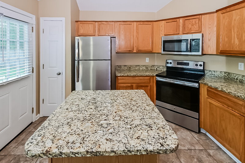 1,680/Mo, 12621 Fox Run Cove Olive Branch, MS 38654 Kitchen View 2