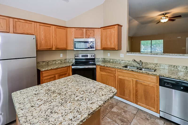 1,680/Mo, 12621 Fox Run Cove Olive Branch, MS 38654 Kitchen View 3