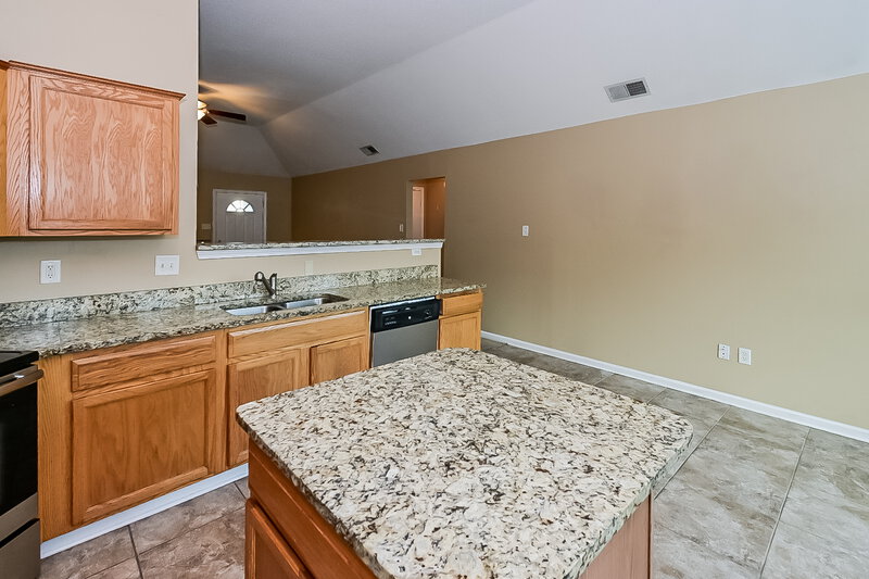 1,680/Mo, 12621 Fox Run Cove Olive Branch, MS 38654 Kitchen View 4