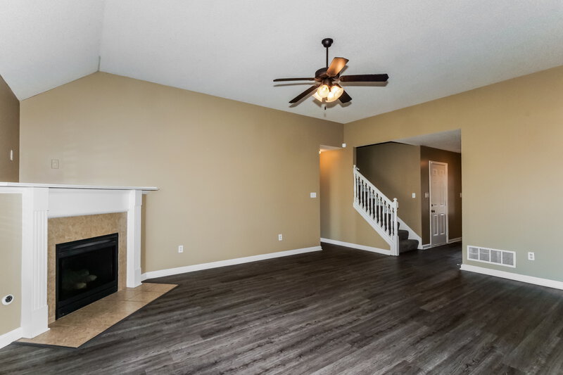 1,610/Mo, 6776 Anna May Dr Walls, MS 38680 Living Room View 2