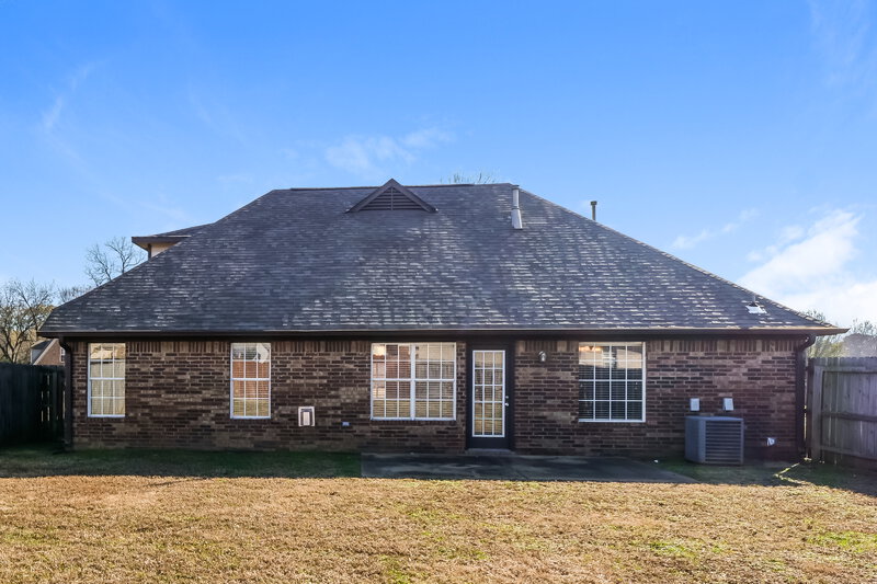 1,610/Mo, 6776 Anna May Dr Walls, MS 38680 Rear View