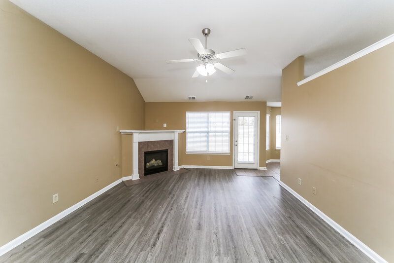 1,695/Mo, 6808 Anna May Dr Walls, MS 38680 Living Room View