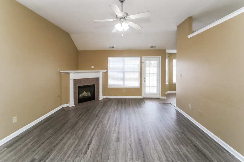 1,695/Mo, 6808 Anna May Dr Walls, MS 38680 Living Room View 2