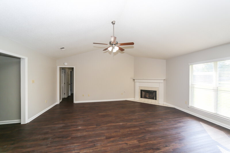 1,575/Mo, 9195 Belmont Dr Southaven, MS 38671 Living Room View