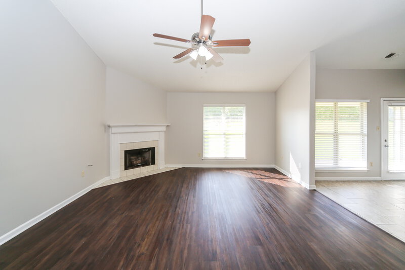 1,575/Mo, 9195 Belmont Dr Southaven, MS 38671 Living Room View 2