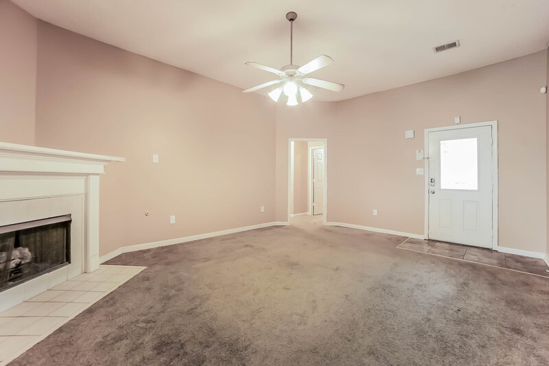 1,810/Mo, 8153 Mary Payton Dr Southaven, MS 38671 Living Room View 2