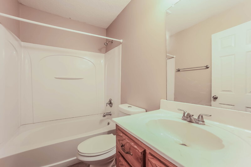 1,810/Mo, 8153 Mary Payton Dr Southaven, MS 38671 Bathroom View