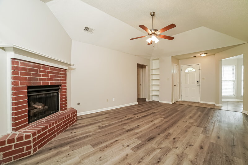 1,700/Mo, 4078 Shadow Glen Dr Horn Lake, MS 38637 Living Room View 3