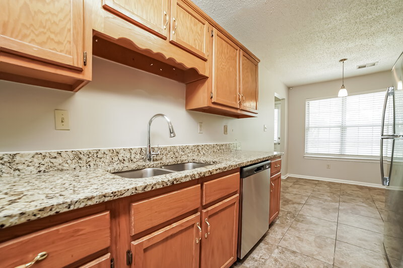 1,700/Mo, 4078 Shadow Glen Dr Horn Lake, MS 38637 Kitchen View 2