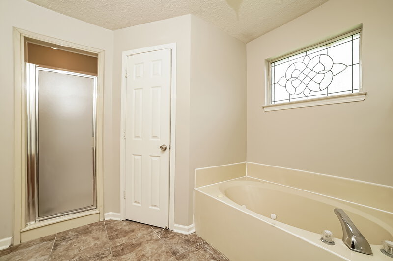 1,700/Mo, 4078 Shadow Glen Dr Horn Lake, MS 38637 Main Bathroom View 2