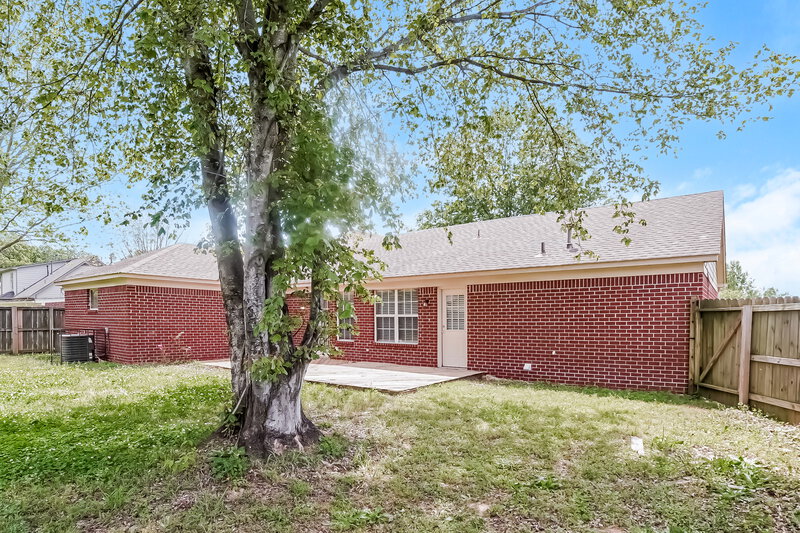 1,700/Mo, 4078 Shadow Glen Dr Horn Lake, MS 38637 Rear View 2