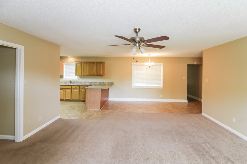 1,780/Mo, 10018 Goodman Rd Olive Branch, MS 38654 Living Room View 2