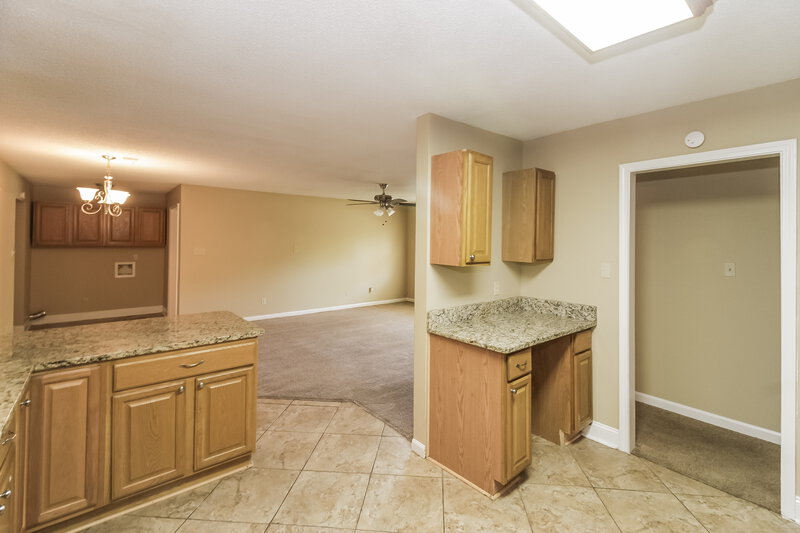 1,780/Mo, 10018 Goodman Rd Olive Branch, MS 38654 Kitchen View 2