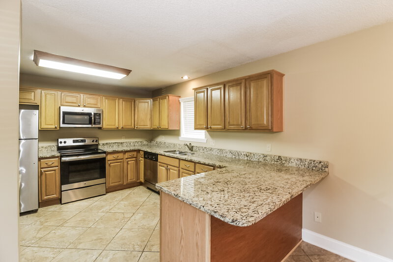 1,780/Mo, 10018 Goodman Rd Olive Branch, MS 38654 Kitchen View 3