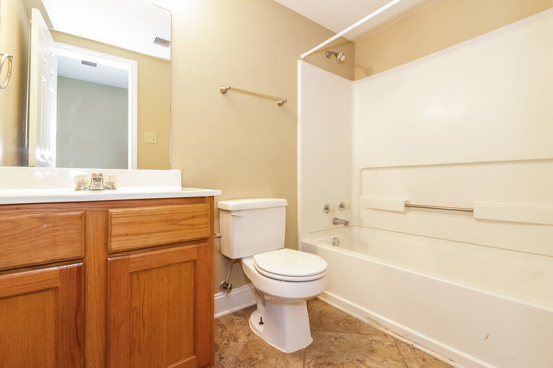 1,780/Mo, 10018 Goodman Rd Olive Branch, MS 38654 Bathroom View 2