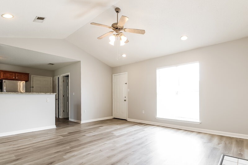 1,795/Mo, 1649 Cherry Creek Dr Southaven, MS 38671 Living Room View