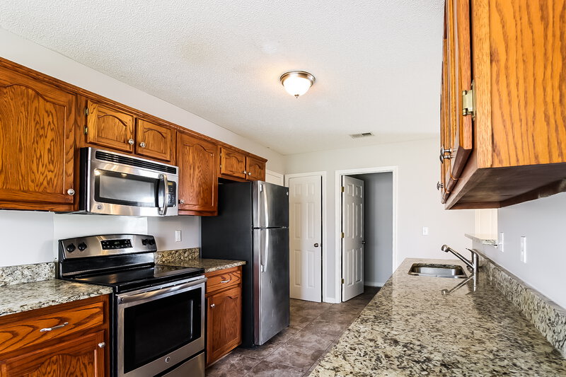 1,795/Mo, 1649 Cherry Creek Dr Southaven, MS 38671 Kitchen View 2