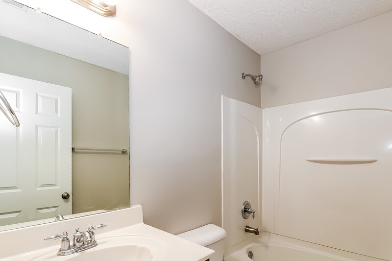 1,795/Mo, 1649 Cherry Creek Dr Southaven, MS 38671 Main Bathroom View