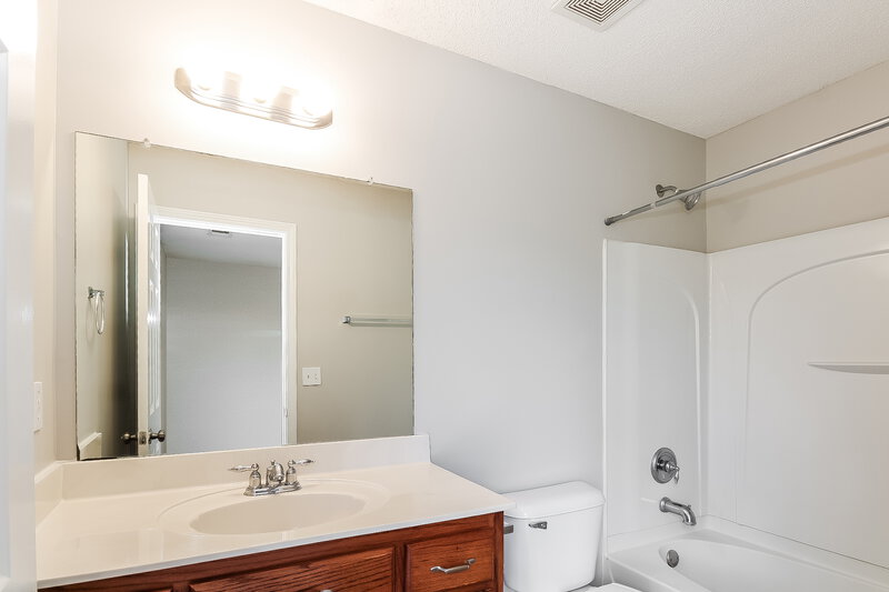 1,795/Mo, 1649 Cherry Creek Dr Southaven, MS 38671 Bathroom View
