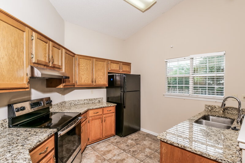 1,635/Mo, 1153 Charstone Dr Southaven, MS 38671 Kitchen View 2