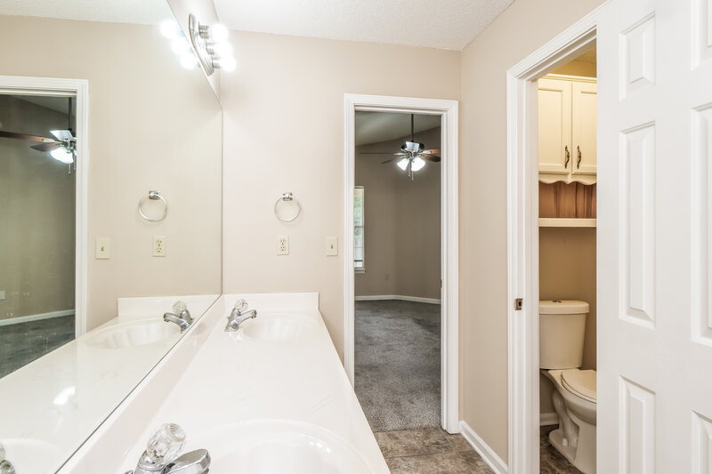 1,635/Mo, 1153 Charstone Dr Southaven, MS 38671 Main Bathroom View 2