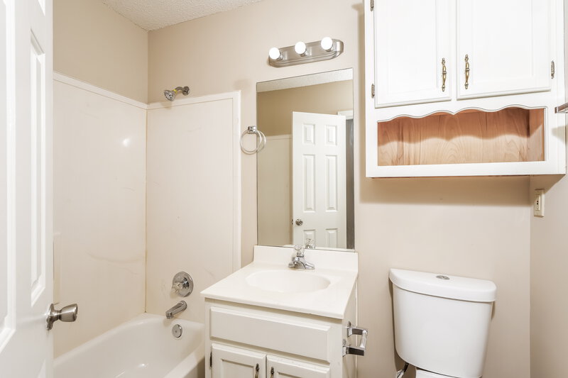 1,635/Mo, 1153 Charstone Dr Southaven, MS 38671 Bathroom View