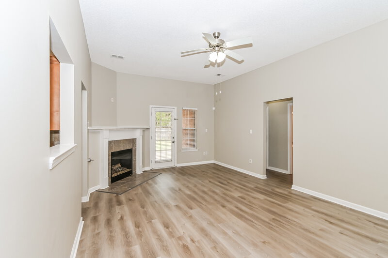 1,845/Mo, 916 Keebler Cove Southaven, MS 38671 Living Room View 2